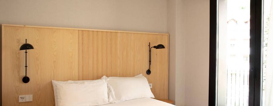 Habitación doble con balcón (cama matrimonio) Habitación doble con balcón (cama matrimonio)