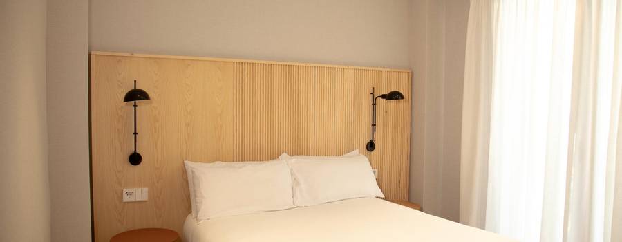 Habitación doble con balcón (cama matrimonio) Habitación doble con balcón (cama matrimonio)