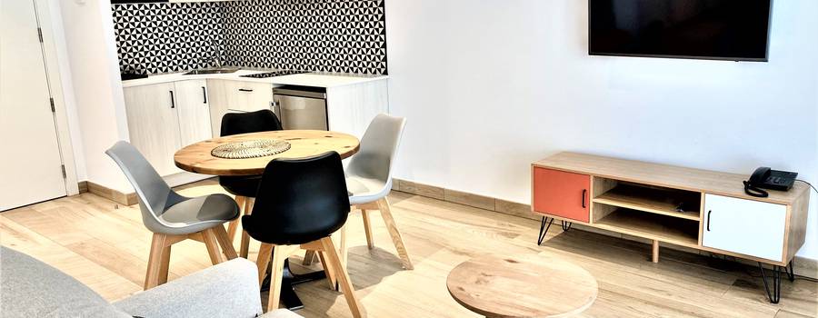 Estudio Superior con balcon (2-3 Pax) Estudio Superior con balcon (2-3 Pax)