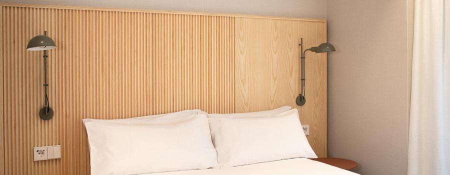 Habitación doble con balcón (cama matrimonio) Habitación doble con balcón (cama matrimonio)