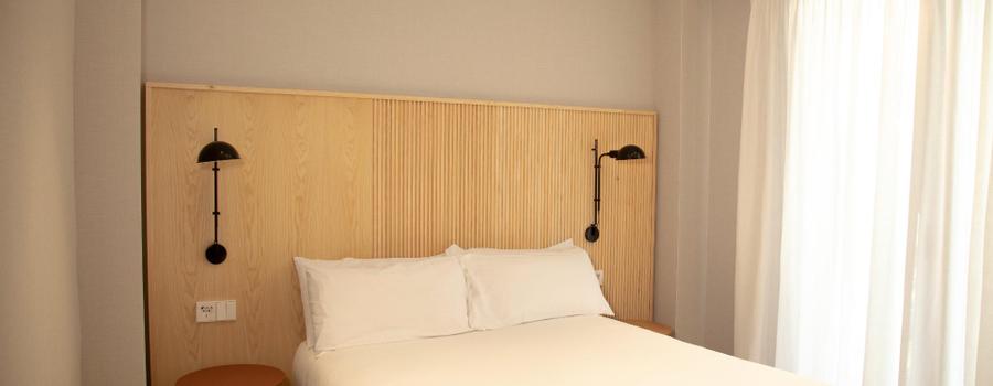 Habitación doble con balcón (cama matrimonio) Habitación doble con balcón (cama matrimonio)
